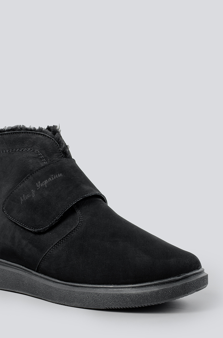 М'які зимові черевики великих розмірів