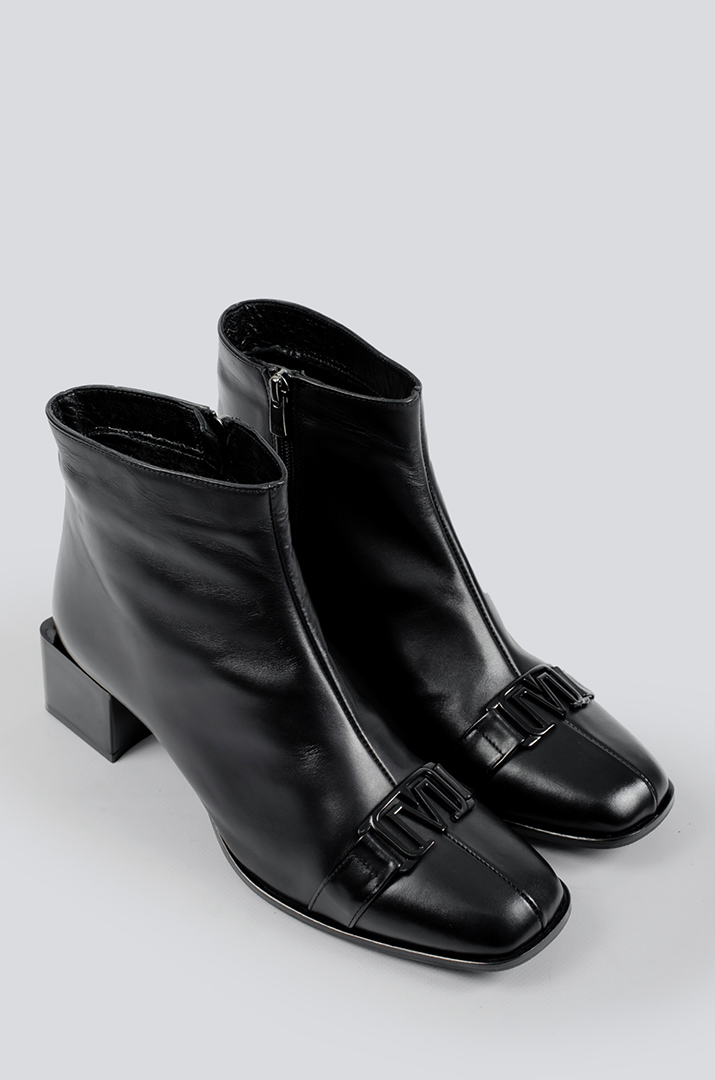 Черевики на підборах з прикрасою великих розмірів