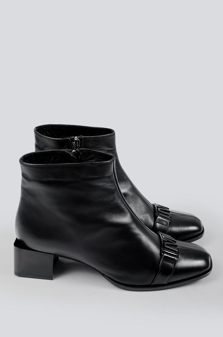 Черевики на підборах з прикрасою великих розмірів