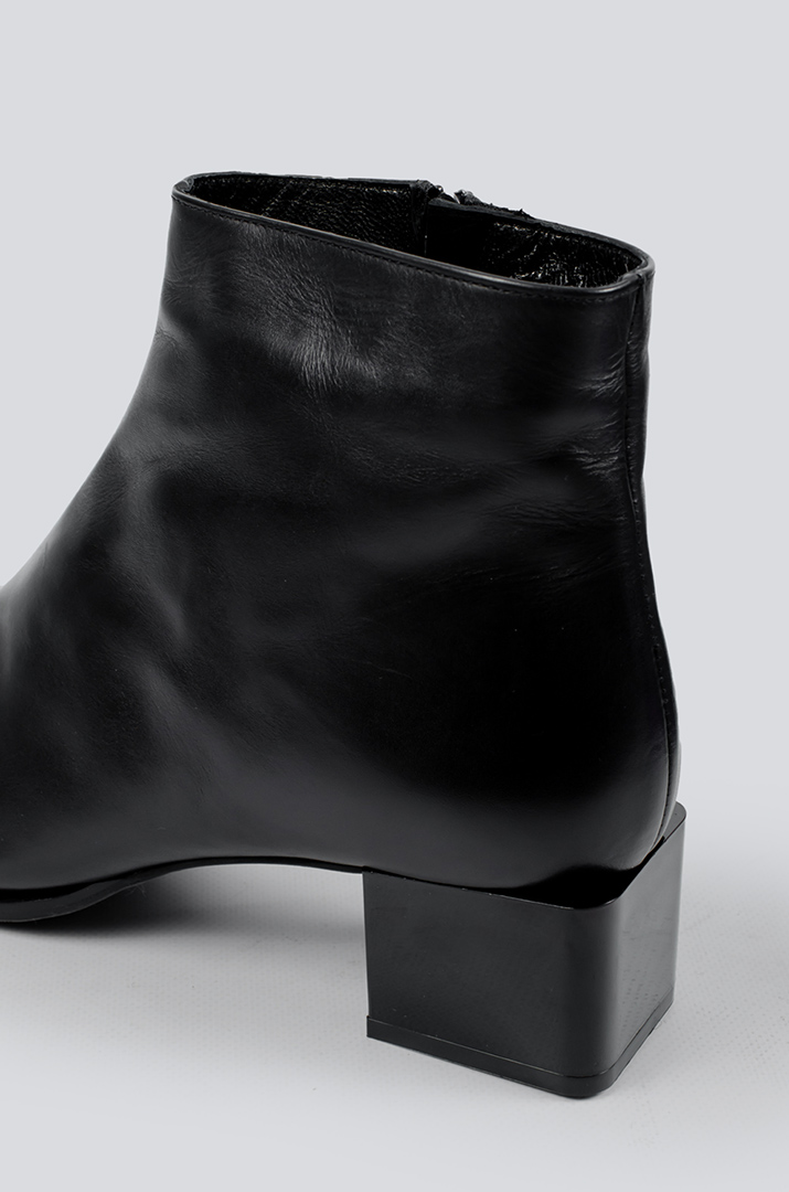 Черевики на підборах з прикрасою великих розмірів