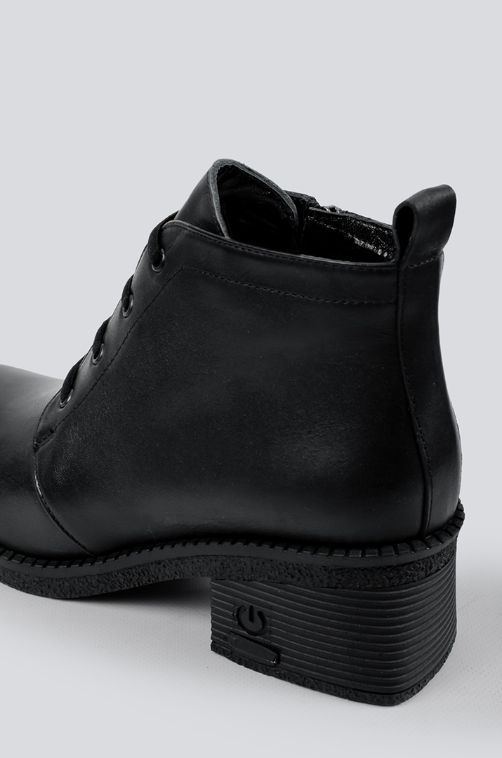 Однотонні чорні черевики на підборах великих розмірів