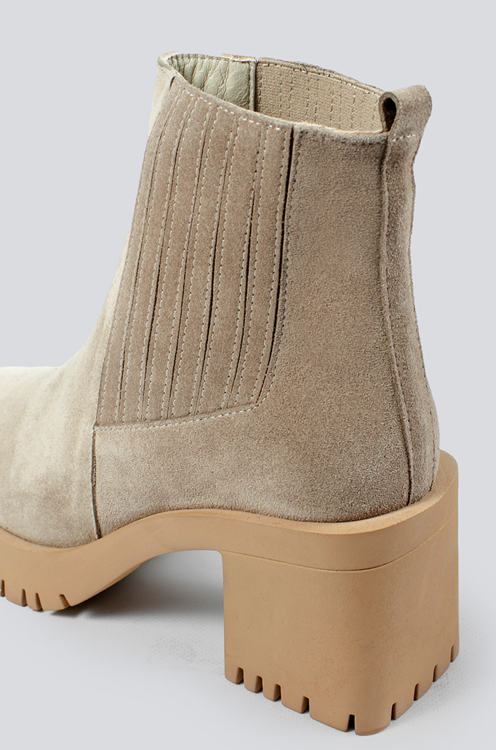 Черевики замшеві на підборах великих розмірів