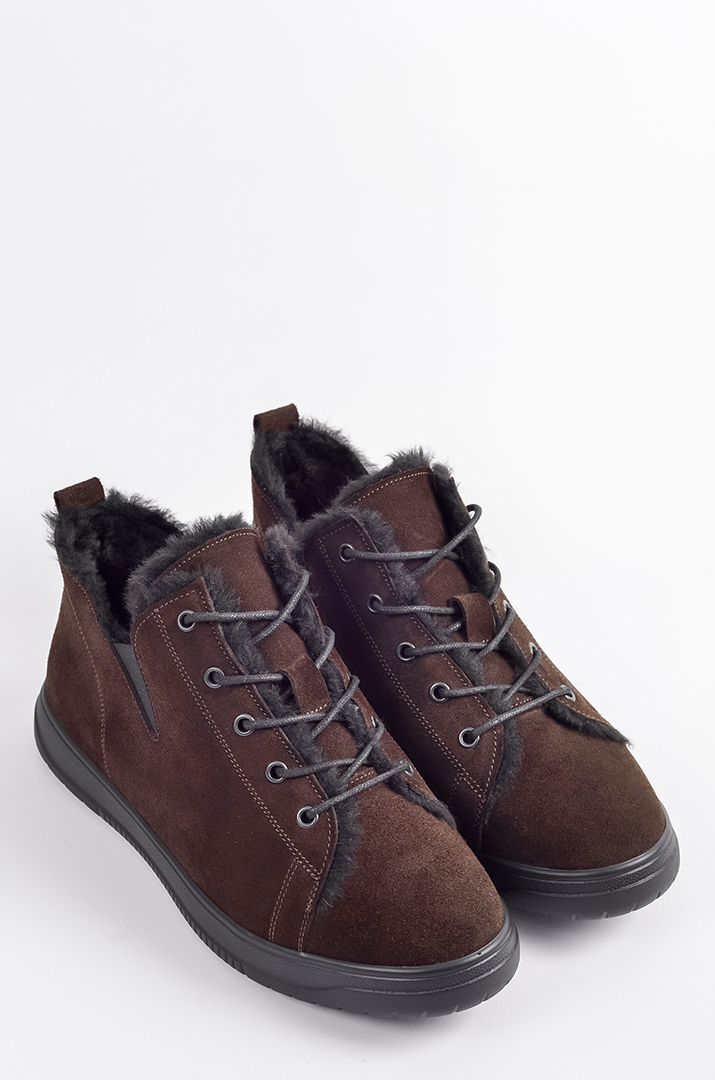 Зимові замшеві черевики шоколадного кольору з утепленням великих розмірів