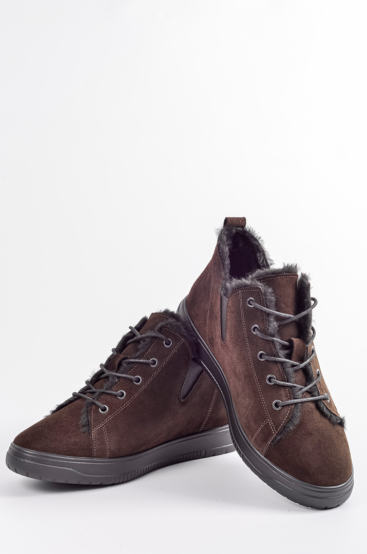 Зимові замшеві черевики шоколадного кольору з утепленням великих розмірів
