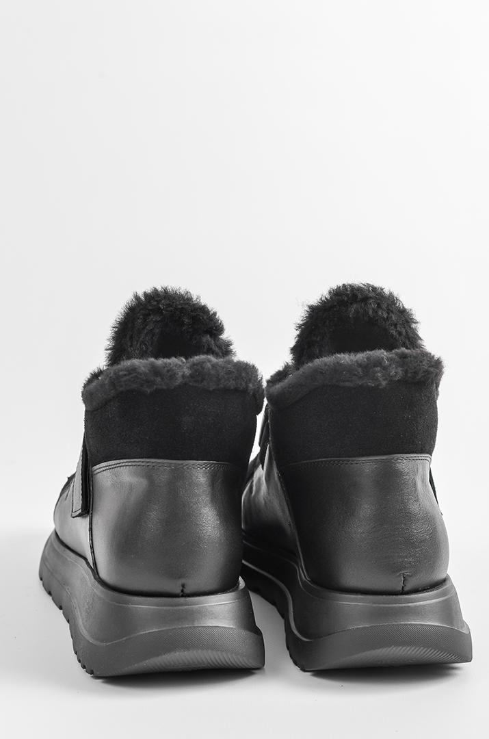 Зимові чорні черевики на низькій танкетці з резинкою та липучкою великих розмірів