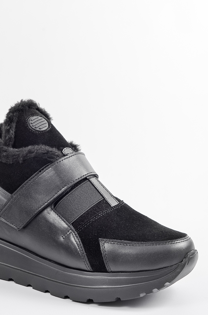 Зимові чорні черевики на низькій танкетці з резинкою та липучкою великих розмірів