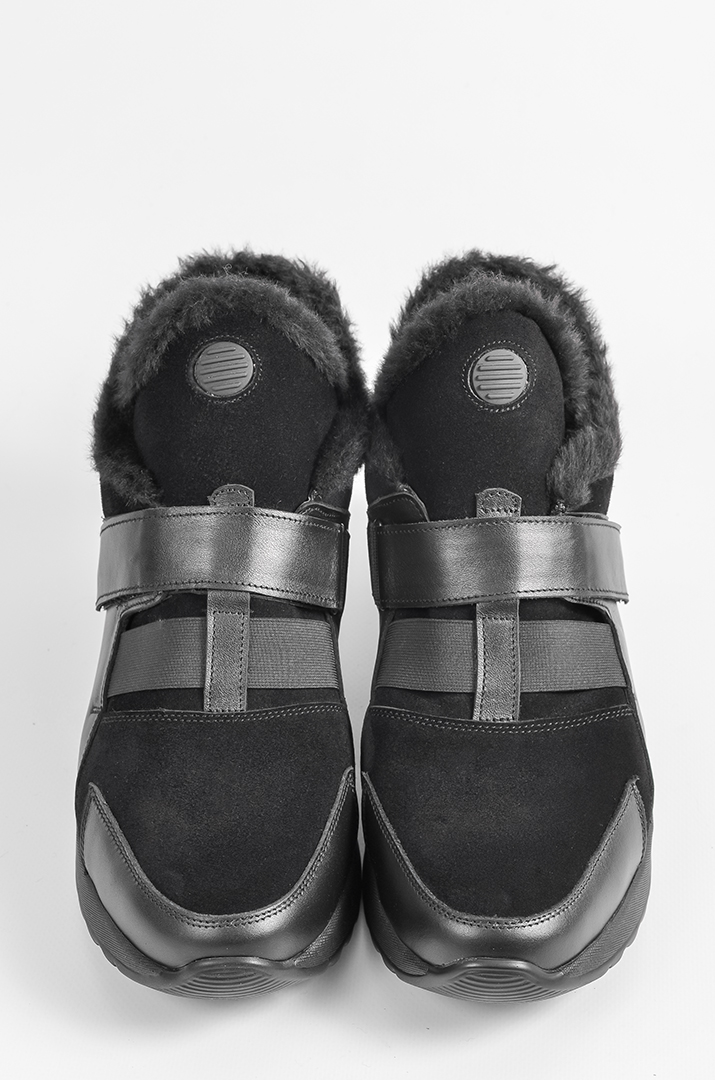 zymovi_chorni_cherevyky_na_nyzkij_tanketci_z_elastychnoyu_vstavkoyu_ta_lypuchkoyu_velykyh_rozmiriv_45577_Pishna_Krasa Зимові чорні черевики на низькій танкетці з еластичною вставкою та липучкою великих розмірів