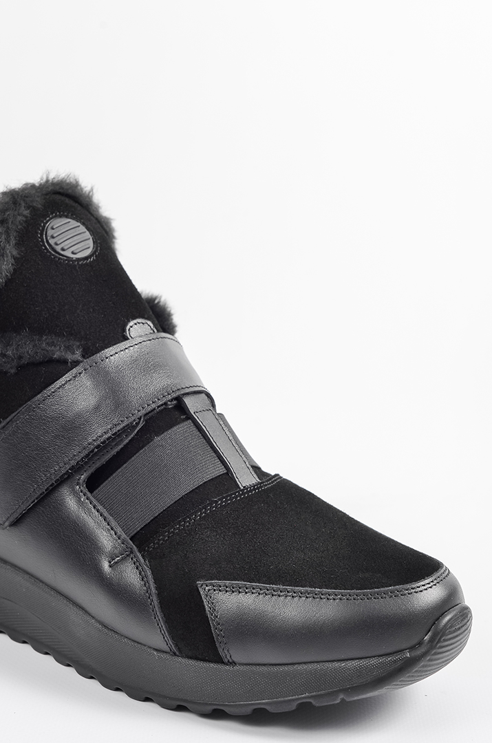 Зимові чорні черевики на низькій танкетці з еластичною вставкою та липучкою великих розмірів