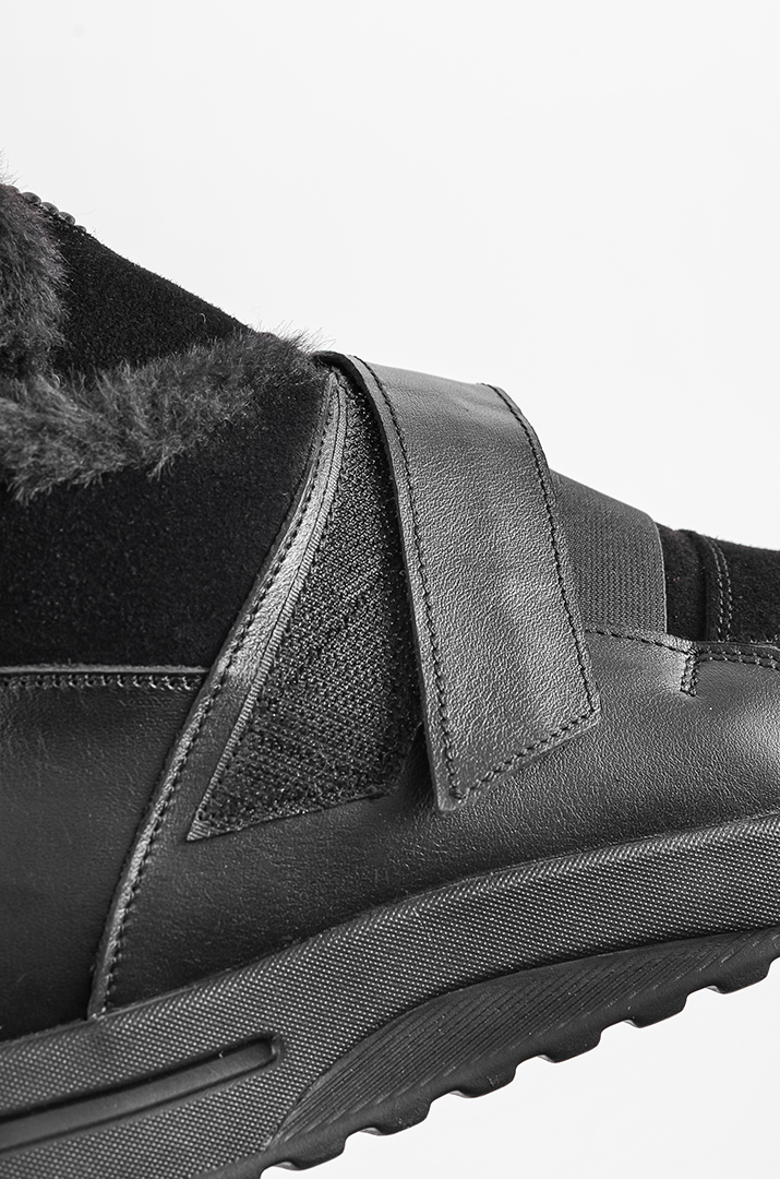 Зимові чорні черевики на низькій танкетці з еластичною вставкою та липучкою великих розмірів