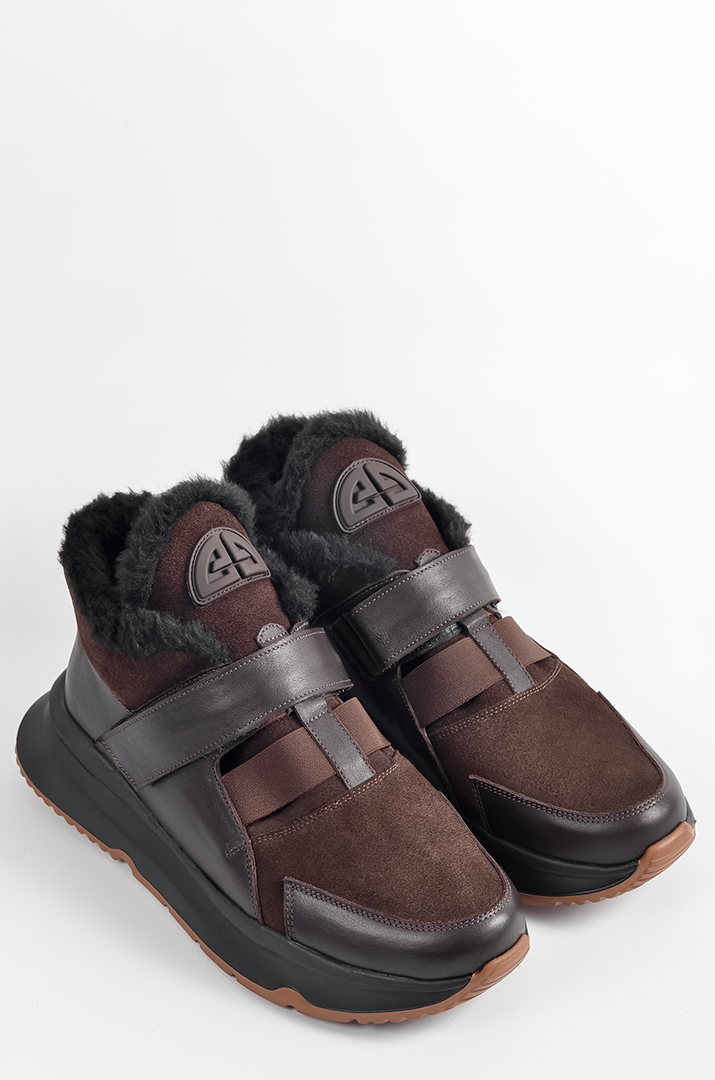 zymovi_shokoladni_cherevyky_na_nyzkij_tanketci_z_rezynkoyu_ta_lypuchkoyu_velykyh_rozmiriv_45624_Pishna_Krasa Зимові шоколадні черевики на низькій танкетці з резинкою та липучкою великих розмірів