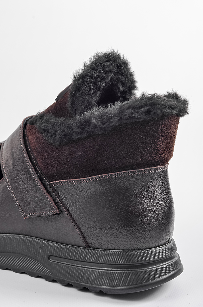 Зимові шоколадні черевики на низькій танкетці з еластичною вставкою та липучкою великих розмірів