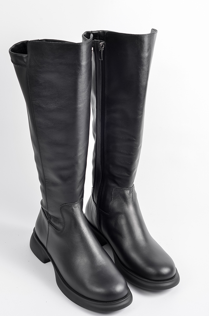 Високі шкіряні чоботи на підборах великих розмірів