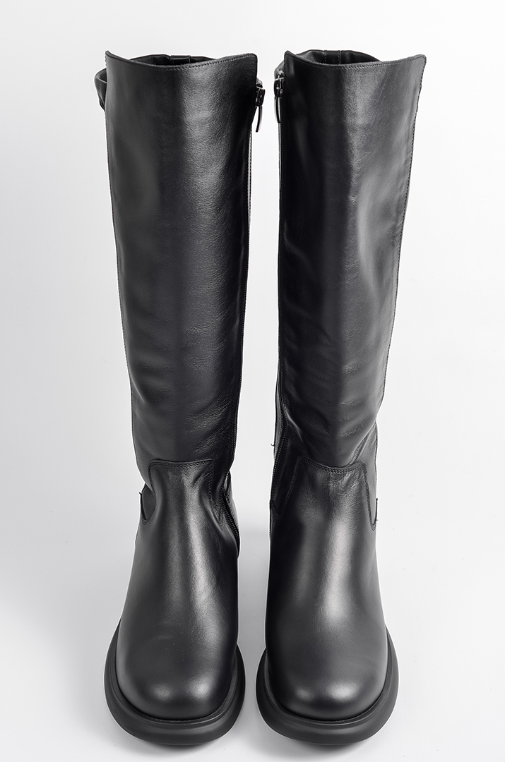 Високі шкіряні чоботи на підборах великих розмірів