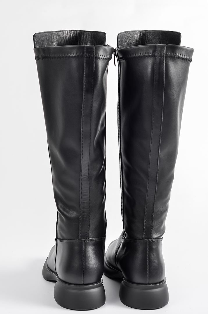 Високі шкіряні чоботи на підборах великих розмірів