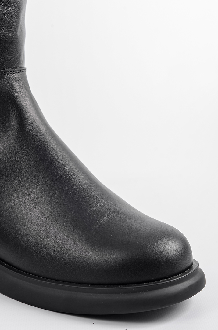 Високі шкіряні чоботи на підборах великих розмірів