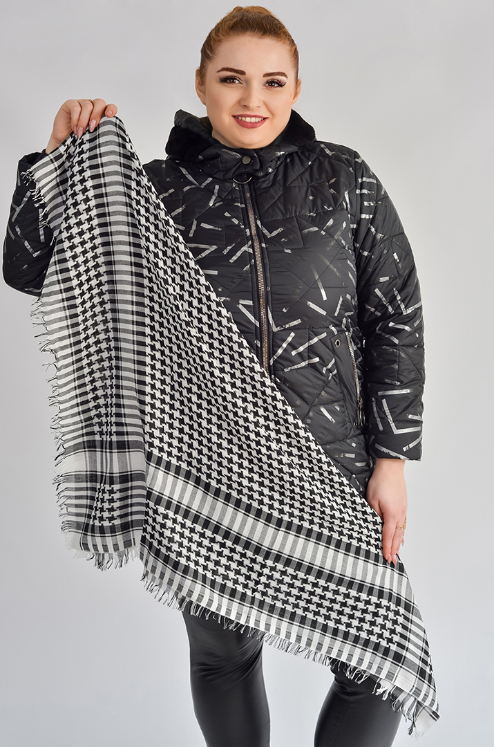 Хустка з геометричним візерунком і бахромою