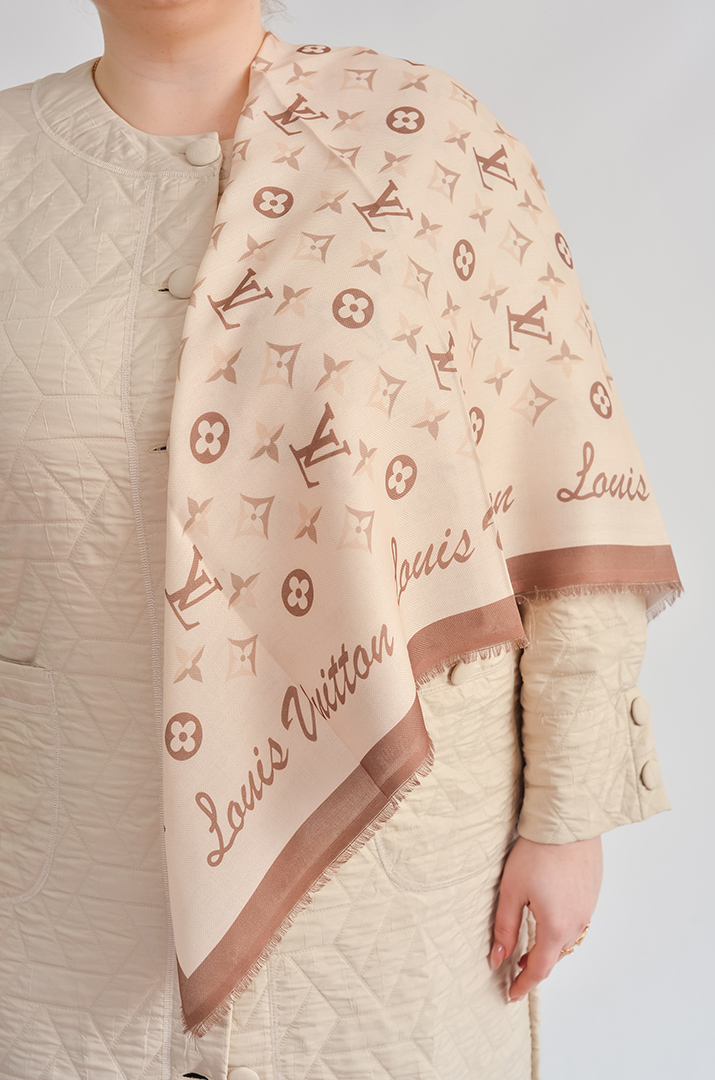 Хустка з монограмним візерунком та декоративним кантом