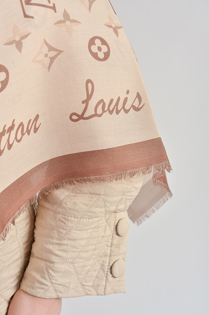 Хустка з монограмним візерунком та декоративним кантом