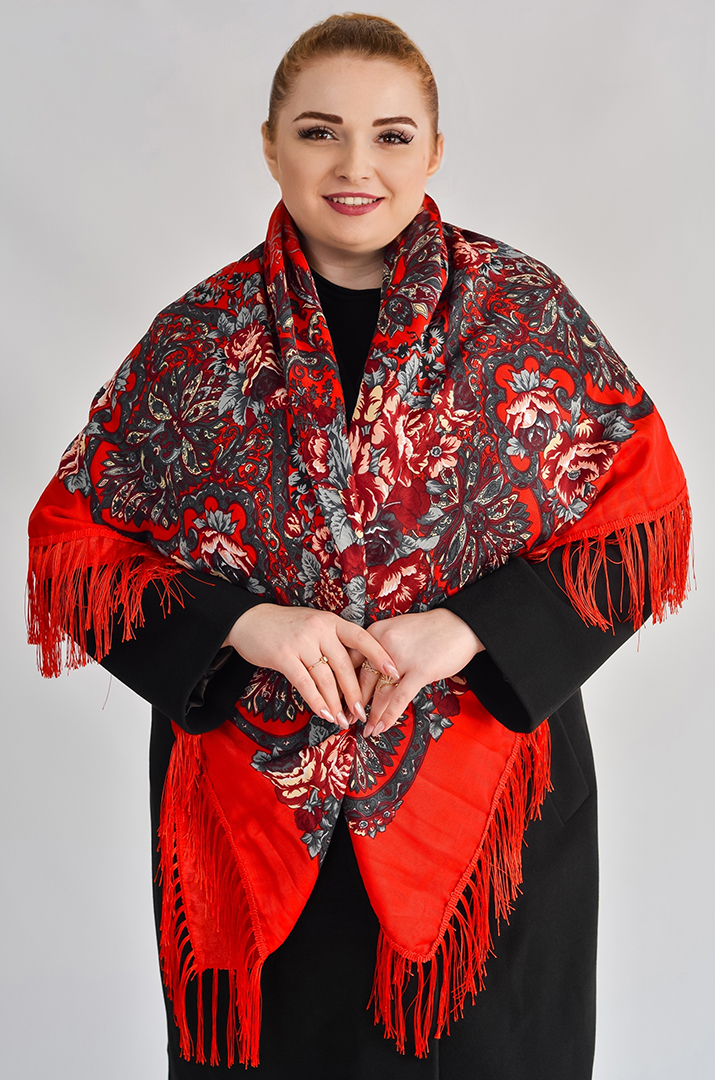 Хустка з класичним українським мотивом