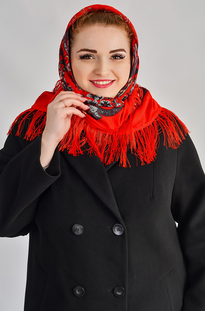 Хустка з класичним українським мотивом