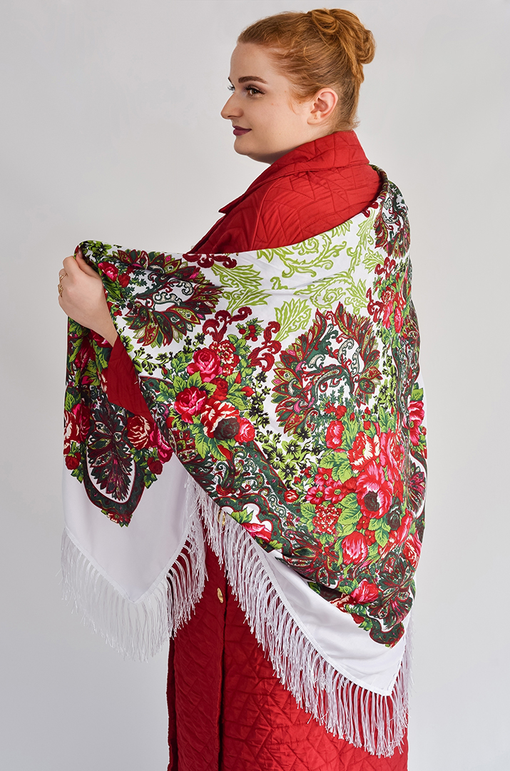 Хустка з класичним українським мотивом