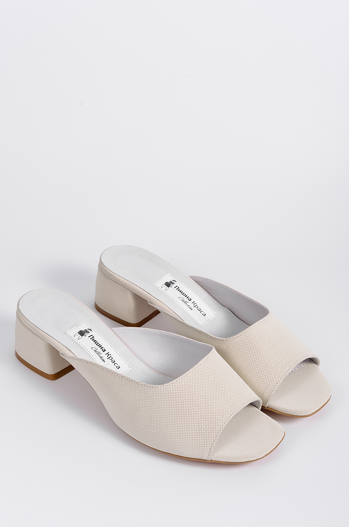 Шльопанці кремові на підборах великих розмірів