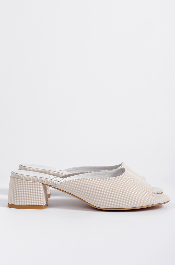 Шльопанці кремові на підборах великих розмірів