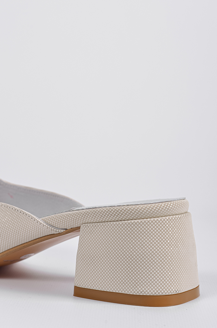 Шльопанці кремові на підборах великих розмірів