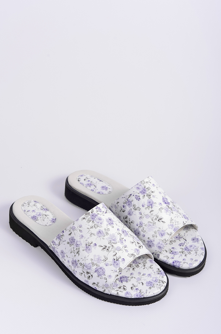 shlopanci_shkiryani_z_kvitkovym_pryntom_velykyh_rozmiriv_45151_Pishna_Krasa Шльопанці шкіряні з квітковим принтом великих розмірів