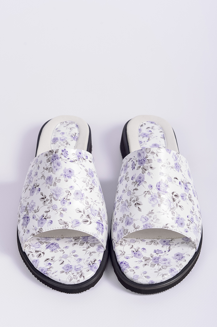 shlopanci_shkiryani_z_kvitkovym_pryntom_velykyh_rozmiriv_45151_Pishna_Krasa Шльопанці шкіряні з квітковим принтом великих розмірів