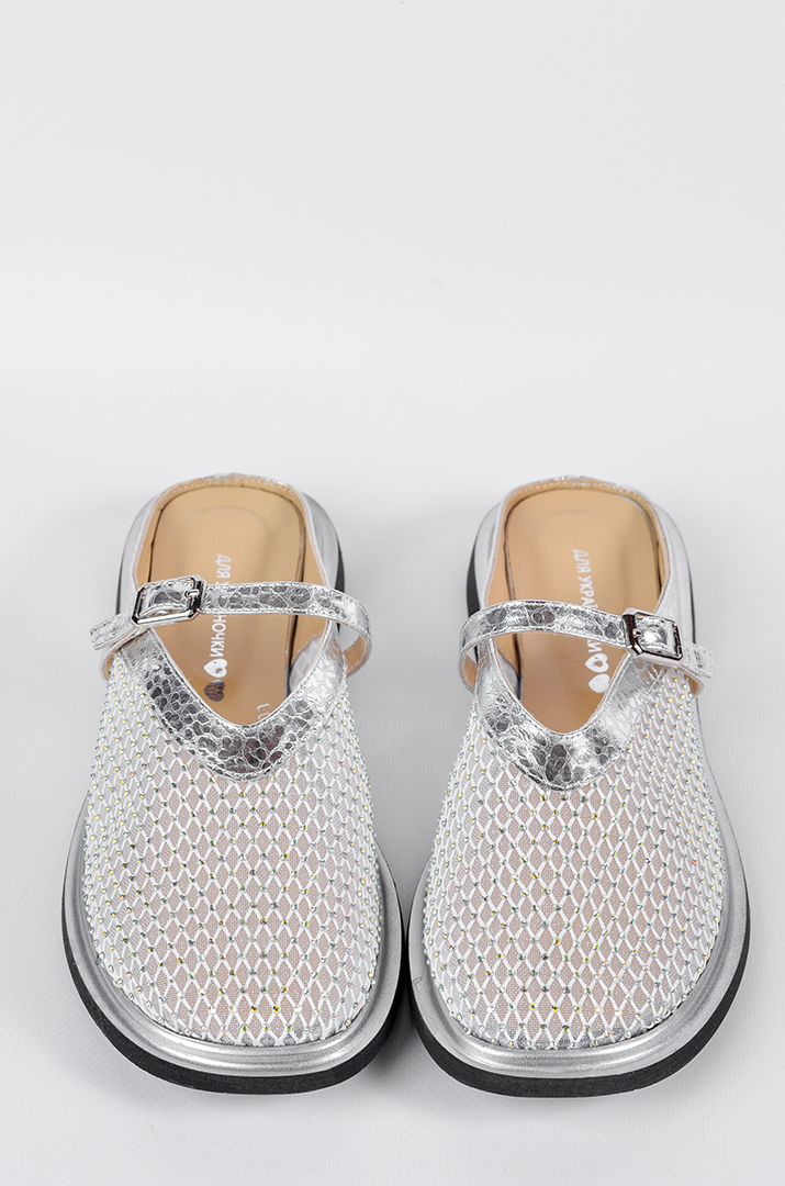 Мюлі в сріблястому відтінку з декоративними камінцями великих розмірів