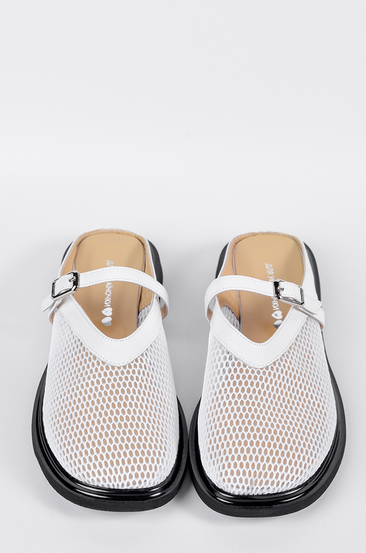Мюли с сетчатым верхом и пряжкой в белом цвете больших размеров