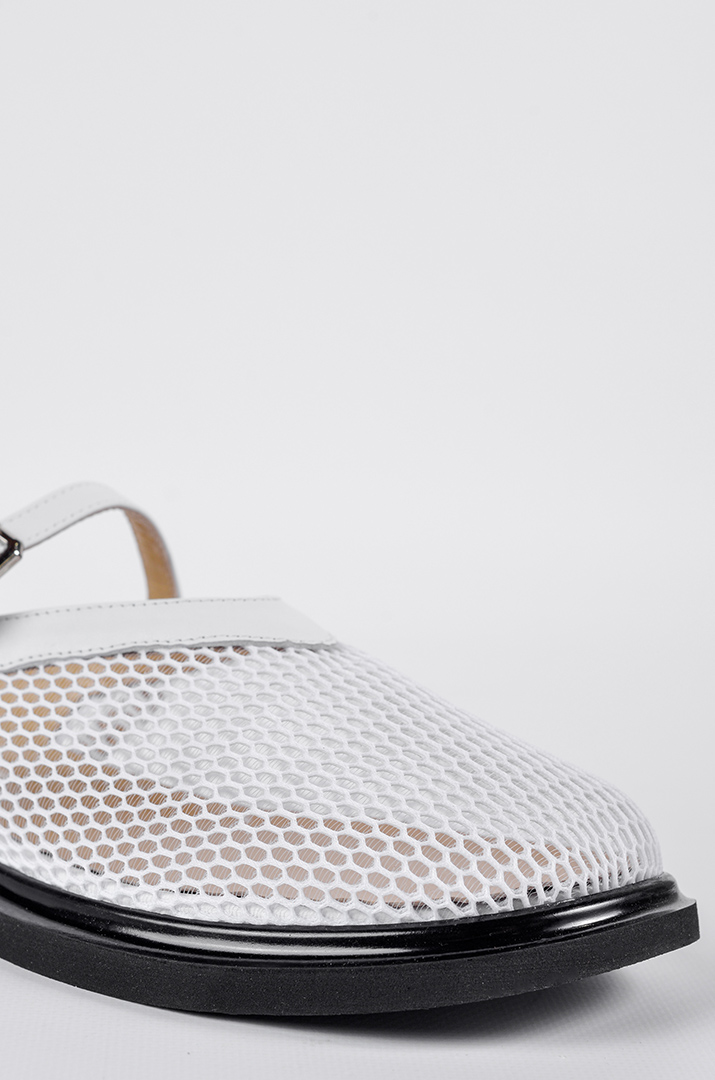 Мюли с сетчатым верхом и пряжкой в белом цвете больших размеров