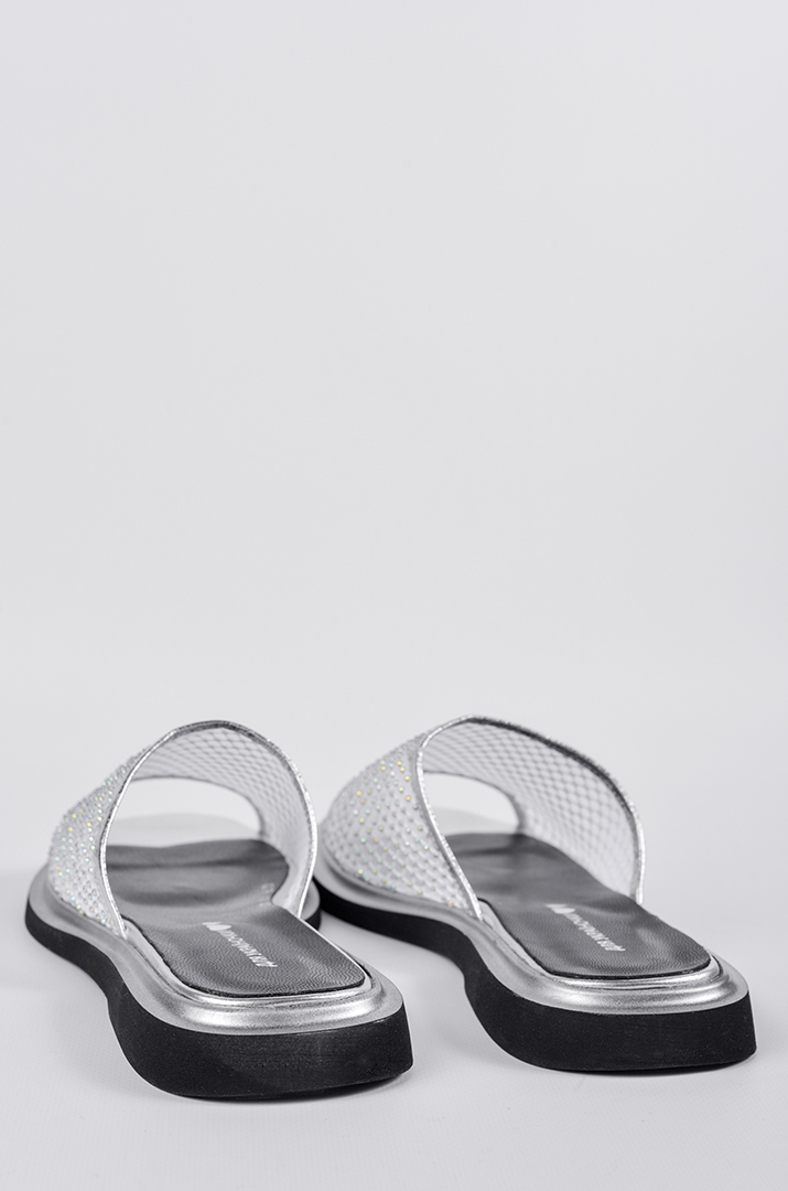 Шльопанці в сріблястому відтінку з сітчастим верхом та камінцями великих розмірів