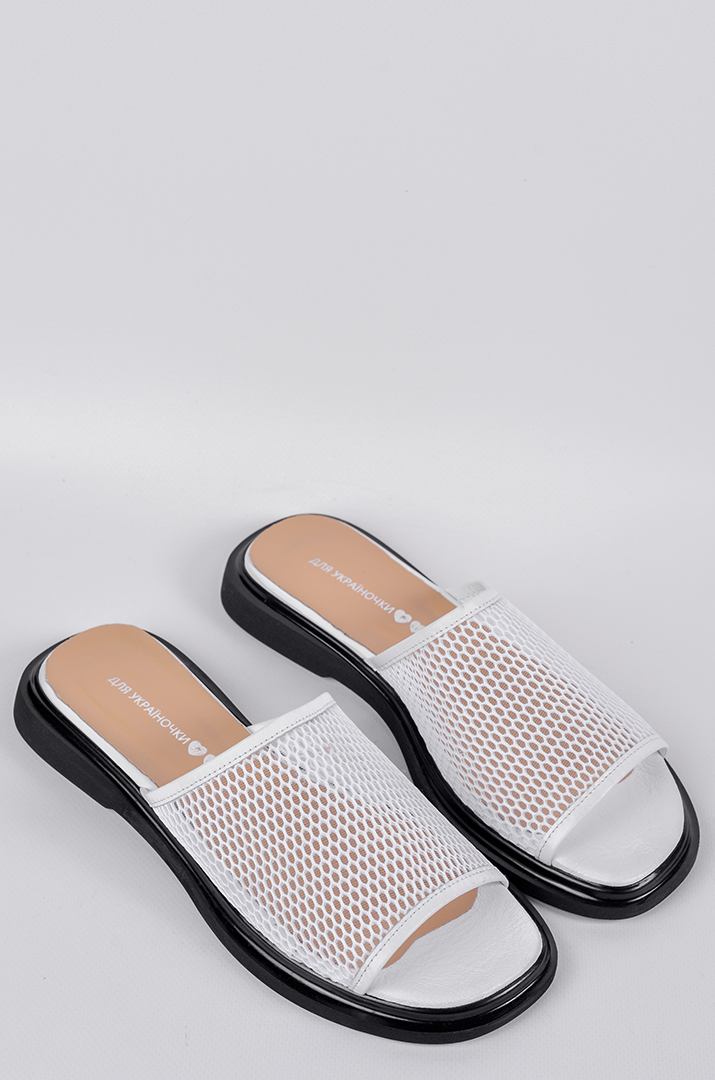 Шлепанцы белого цвета с фактурной сеткой больших размеров