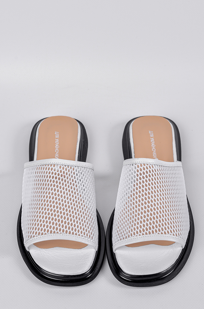 Шлепанцы белого цвета с фактурной сеткой больших размеров