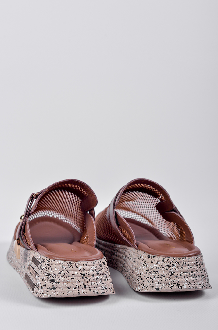Мюлі в коричневому кольорі з фактурним верхом великих розмірів