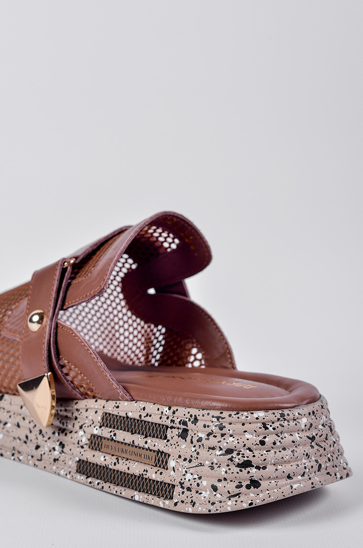 Мюлі в коричневому кольорі з фактурним верхом великих розмірів