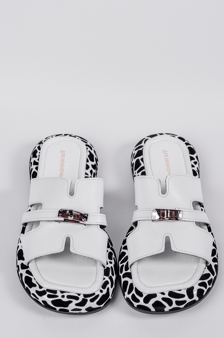 Шльопанці з контрастною підошвою та білим верхом великих розмірів