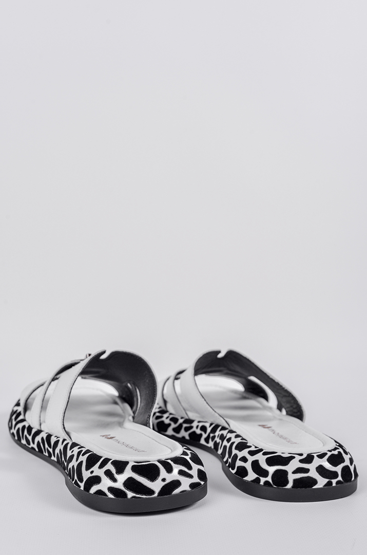 Шльопанці з контрастною підошвою та білим верхом великих розмірів