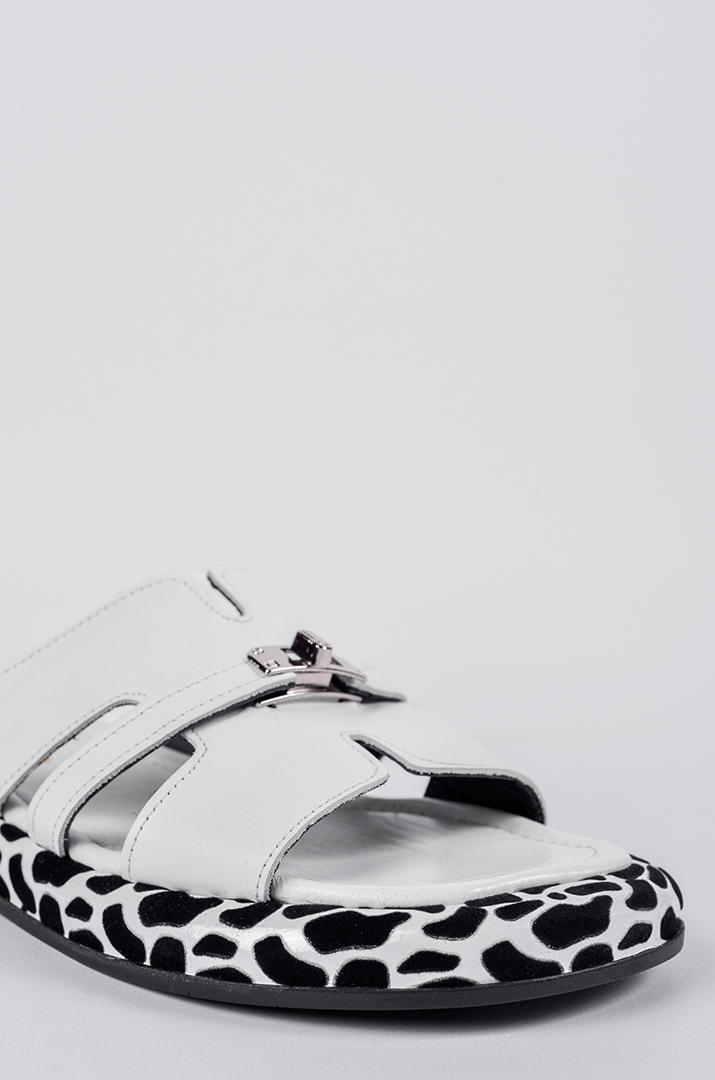 Шльопанці з контрастною підошвою та білим верхом великих розмірів