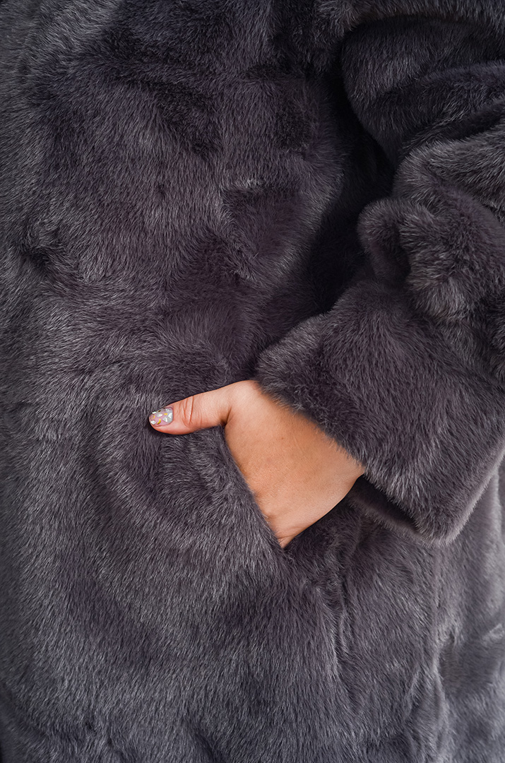 Шуба з екохутра прямого крою великих розмірів