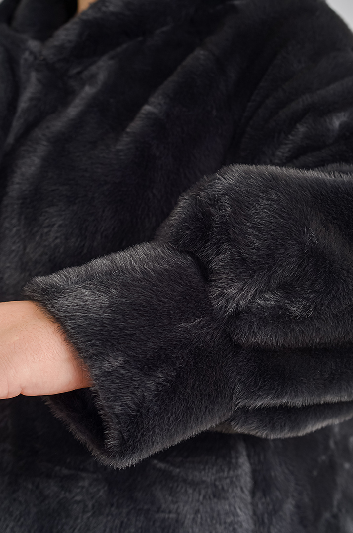 Шуба з екохутра прямого крою великих розмірів