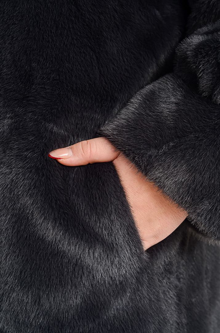 Шуба з екохутра прямого крою великих розмірів