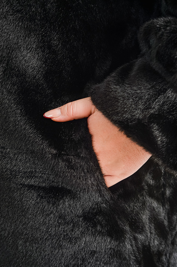 Шуба з екохутра прямого крою великих розмірів