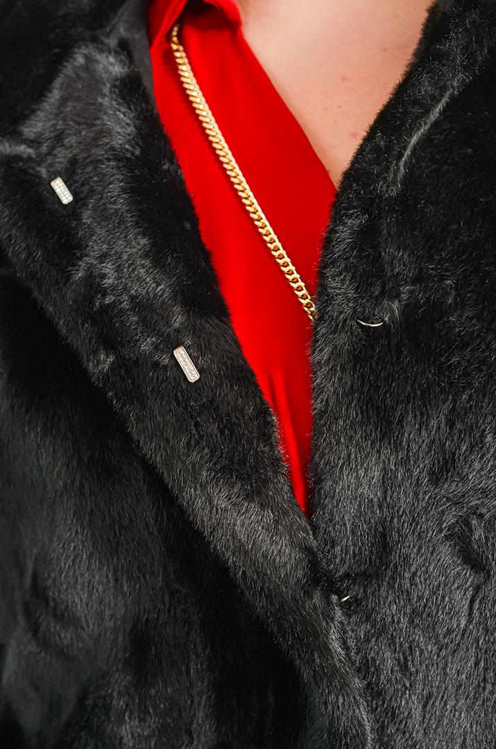 Шуба з екохутра прямого крою великих розмірів